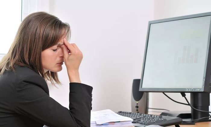 Перенапряжение может стать причиной появления кисты в щитовидной железе