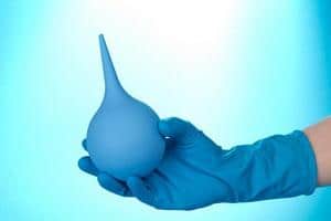 клизма детям при запоре в домашних условиях