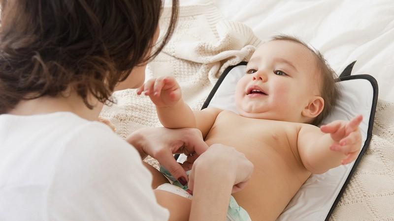 массаж грудничкам при запоре