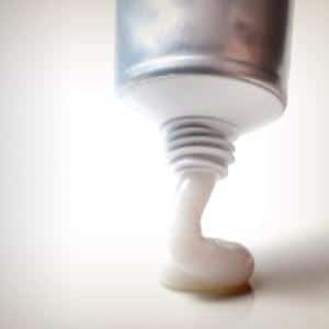 лечение трещины прямой кишки свечи и мази