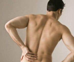 болит ли поясница при геморрое