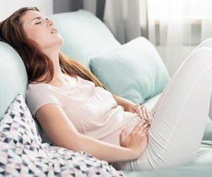 может ли быть задержка месячных из за запора