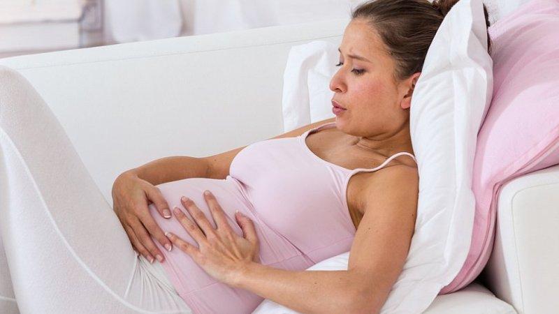 при беременности внизу живота колит