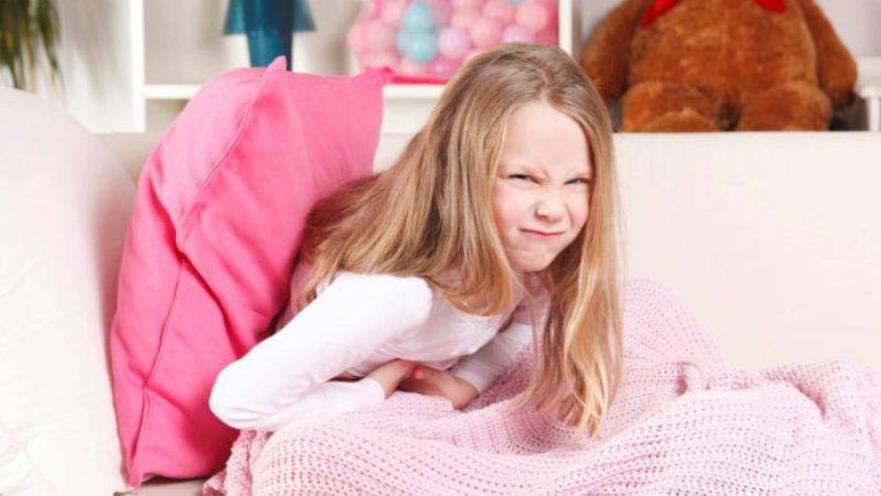 у ребенка болит живот