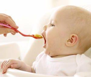 после введения прикорма у ребенка запор и густой стул